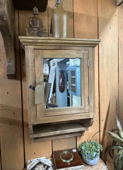 Wall cabinet