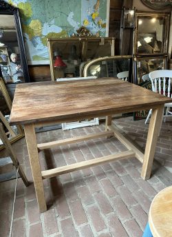 Lab table