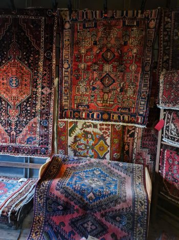 "RUGS  !
