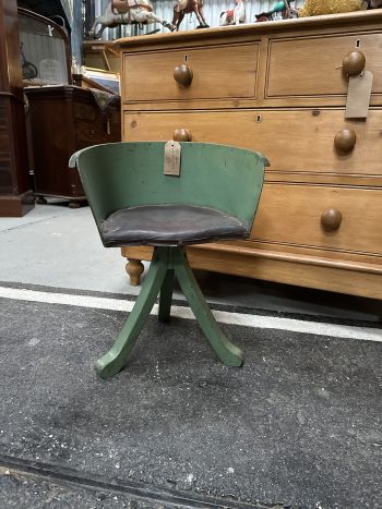 Child’s swivel chair - Image 2