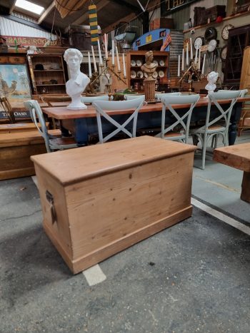 Beautiful Pine Blanket Box