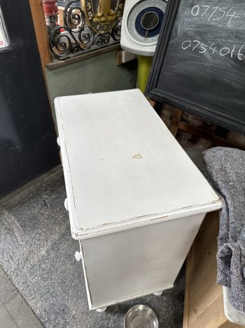 White, painted pine chest of drawers - Image 3