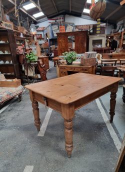 Bill the Victorian Pine Table