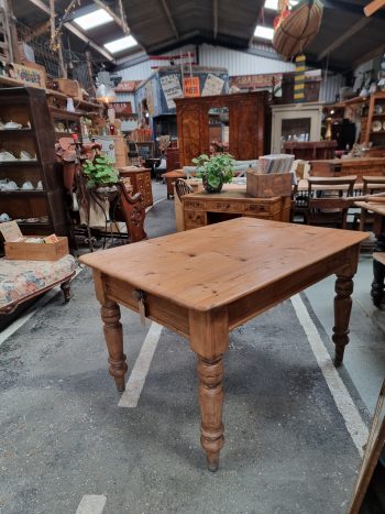 Bill the Victorian Pine Table