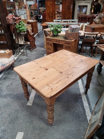 Bill the Victorian Pine Table - Image 3
