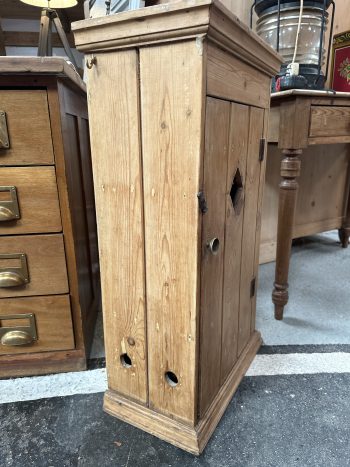 Teeny, tiny pine cupboard - Image 5