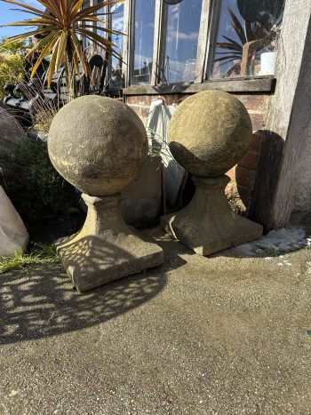 Ball gate piers
