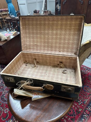 I’m leaving you suitcase - Image 2