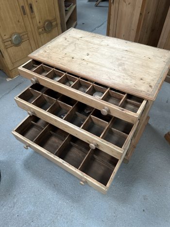 Pine bank of drawers - Image 3