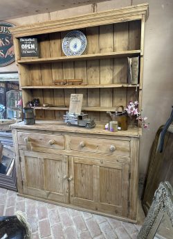 Delilah dresser