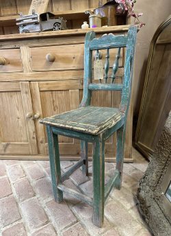Shabby green chair
