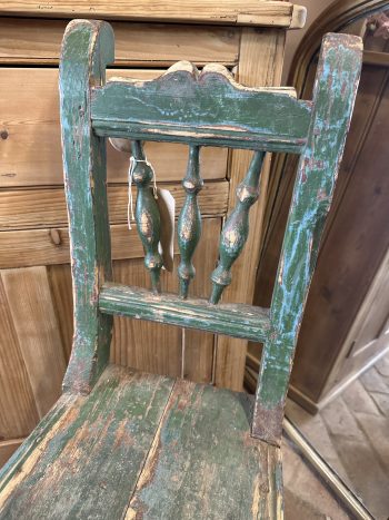 Shabby green chair - Image 2