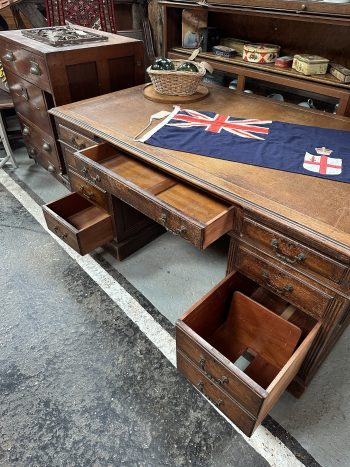 Desk - Image 3