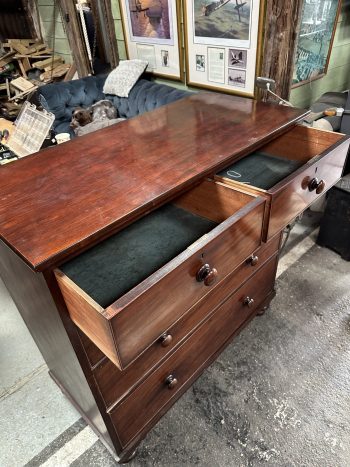 Mahogany chest of drawers - Image 2