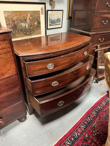 Mahogany bow front chest of drawers - Image 3