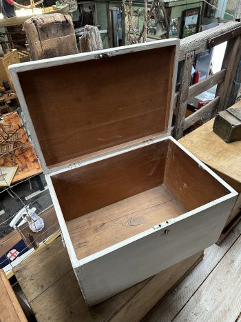 Painted pine box - Image 2