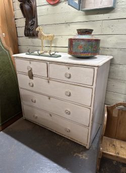 Shabby chic chest of drawers