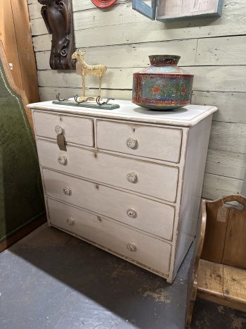 Shabby chic chest of drawers