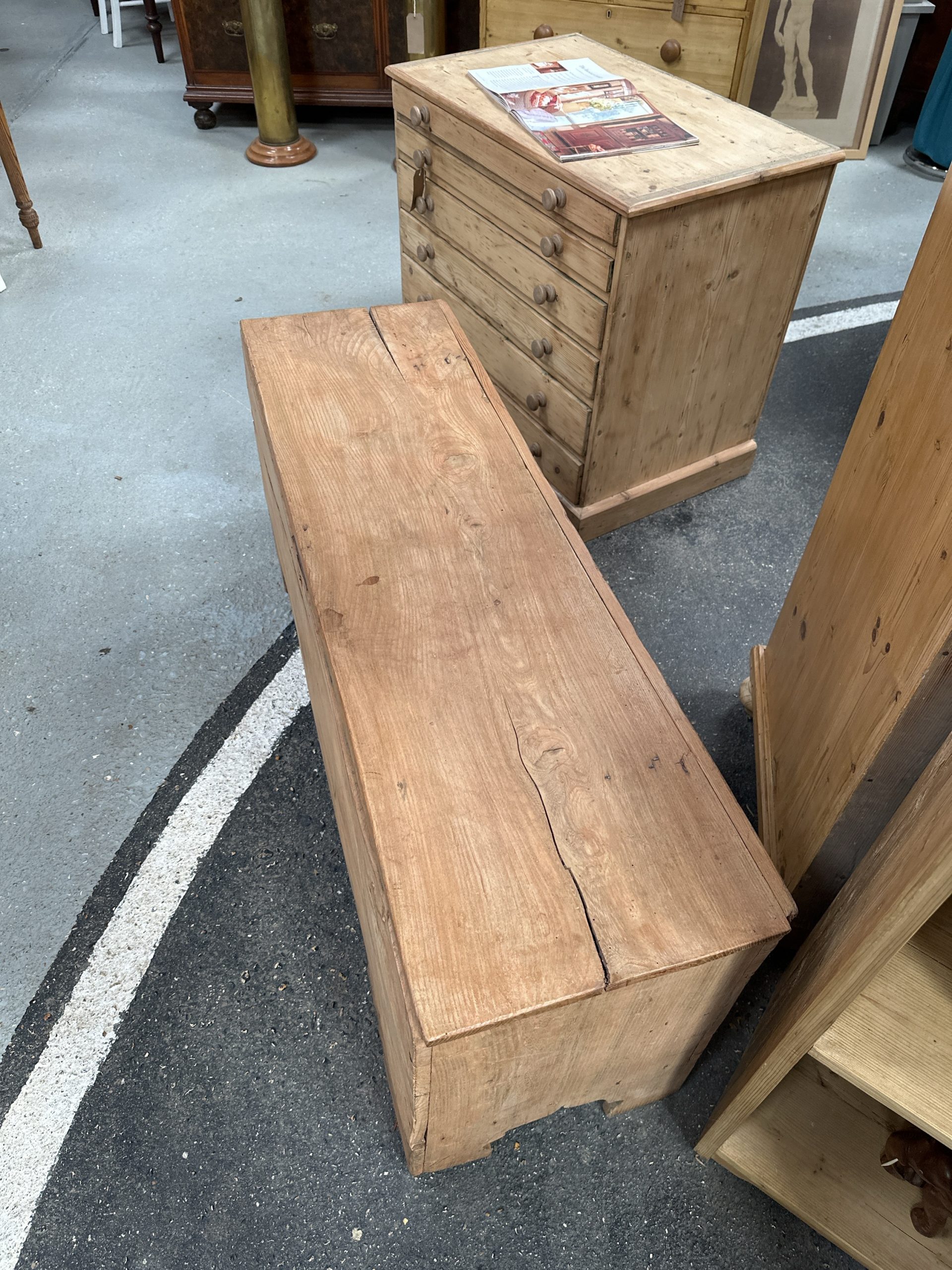 Elm coffer - Image 2