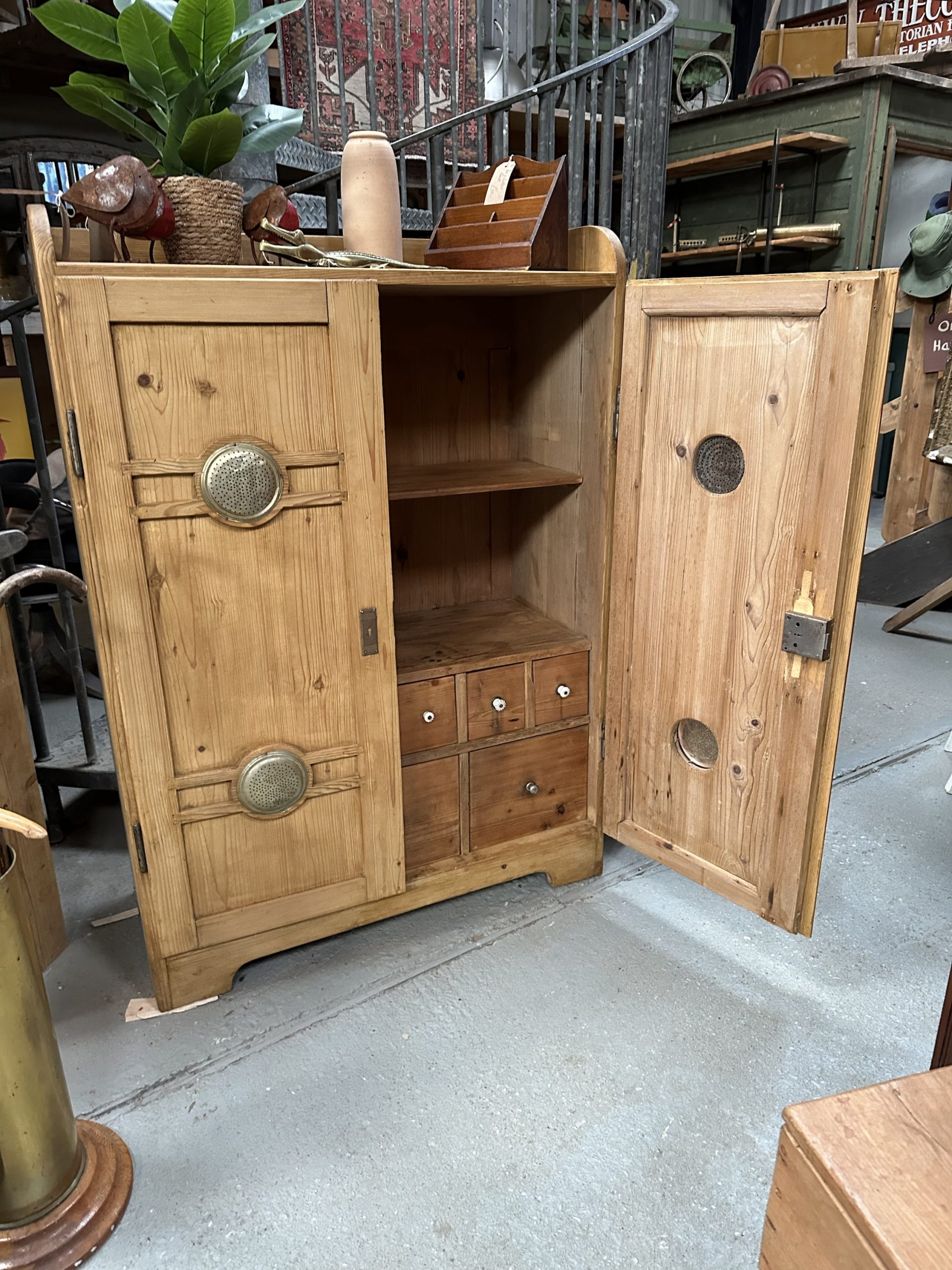 Continental two door pine cupboard - Image 2