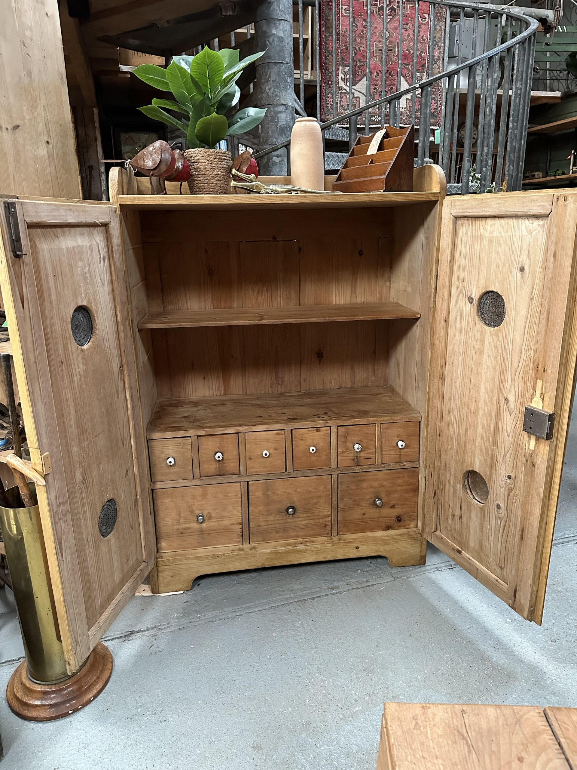 Continental two door pine cupboard - Image 3