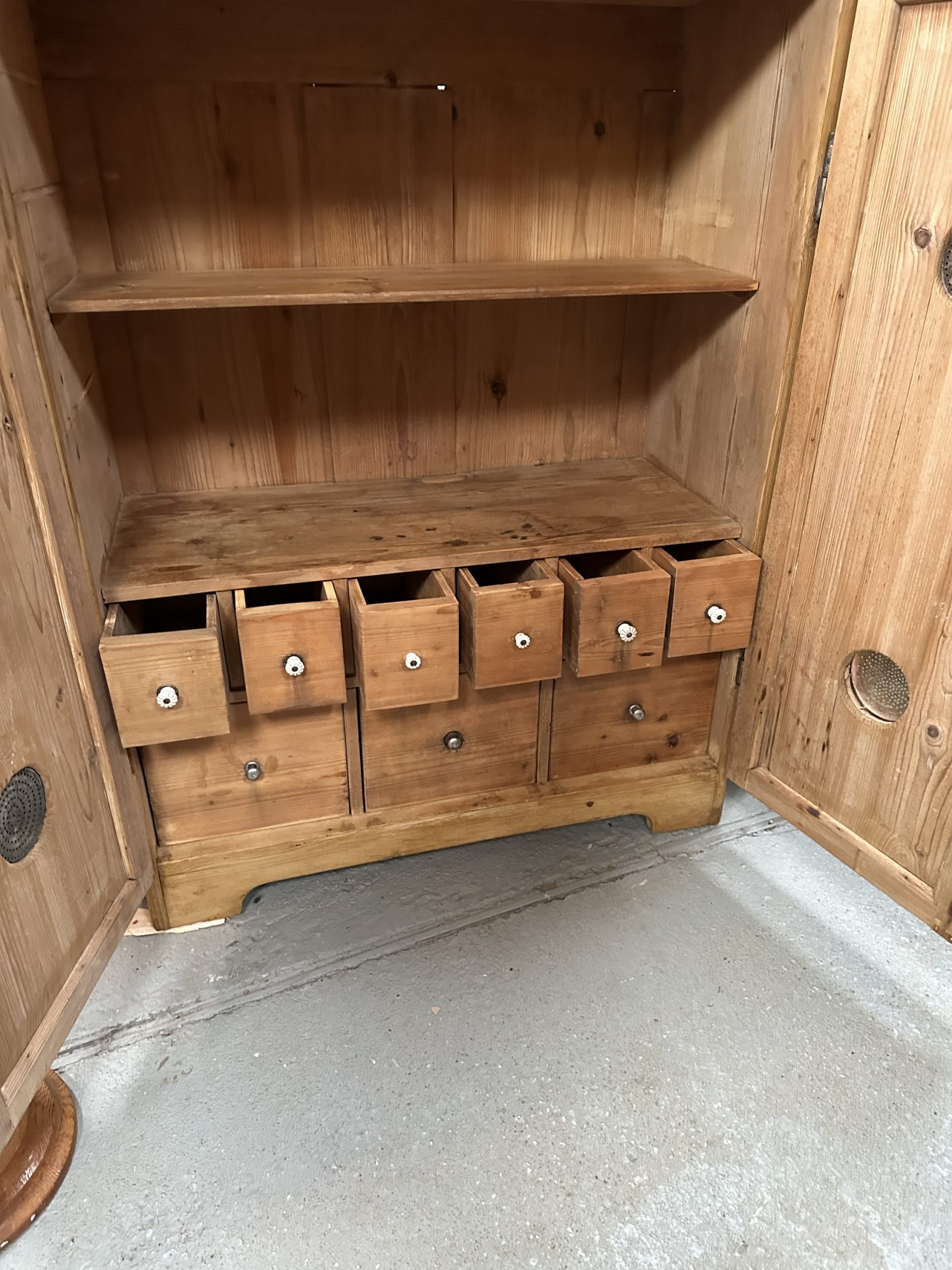 Continental two door pine cupboard - Image 4