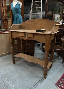 Pine wash stand