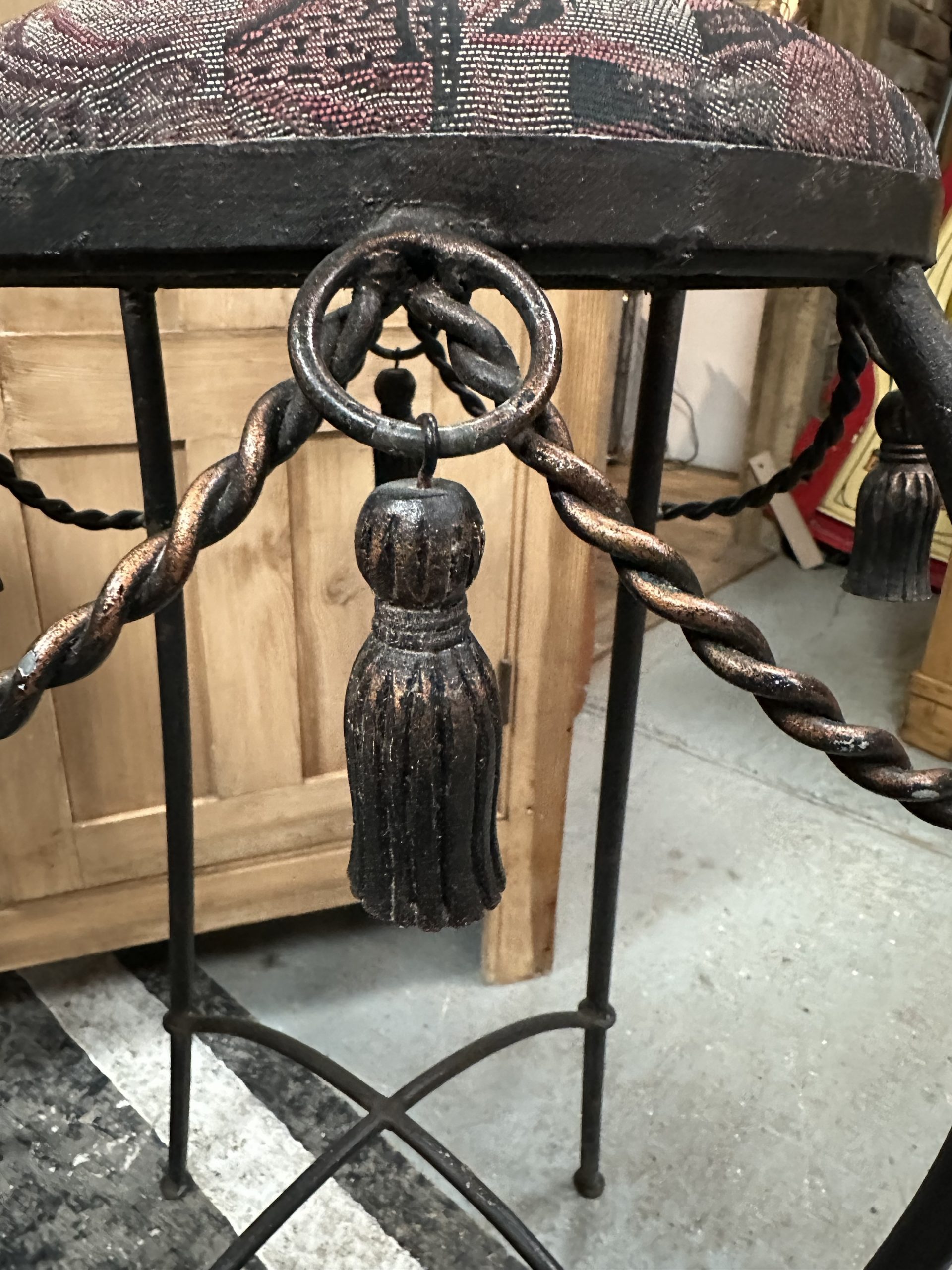 Pair of funky bar stools - Image 3