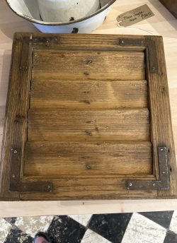 Single wooden shutter