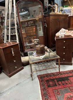 Pair of mahogany bedsides cabinets