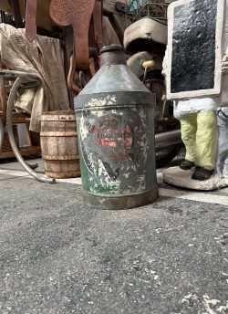 Old oil can