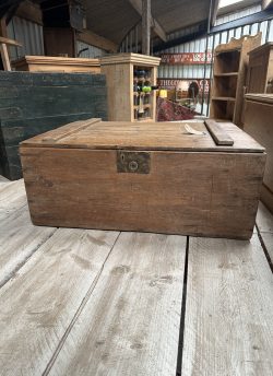 Pine storage chest with cup handles